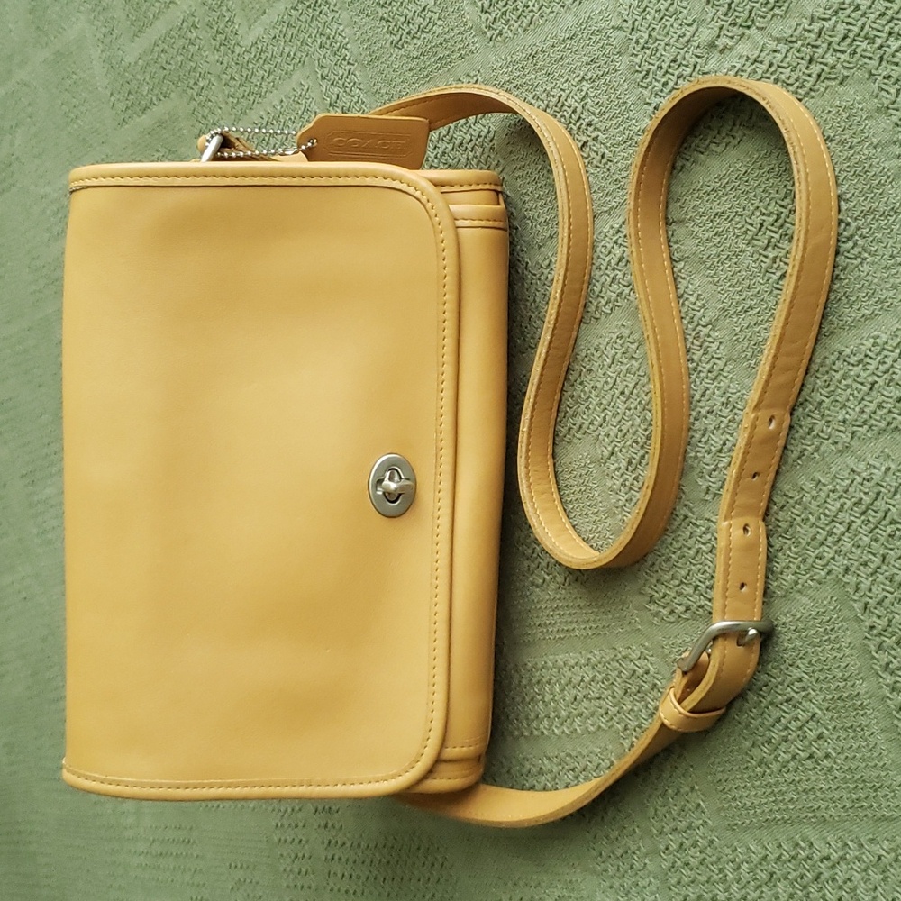 Vintage Coach Ridgefield 9812 Camel